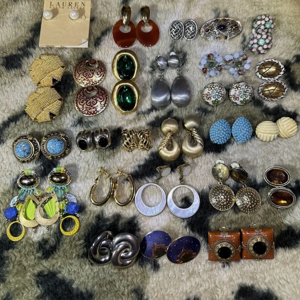 Vintage Costumes Jewelry Clip On Earrings 25 PCs